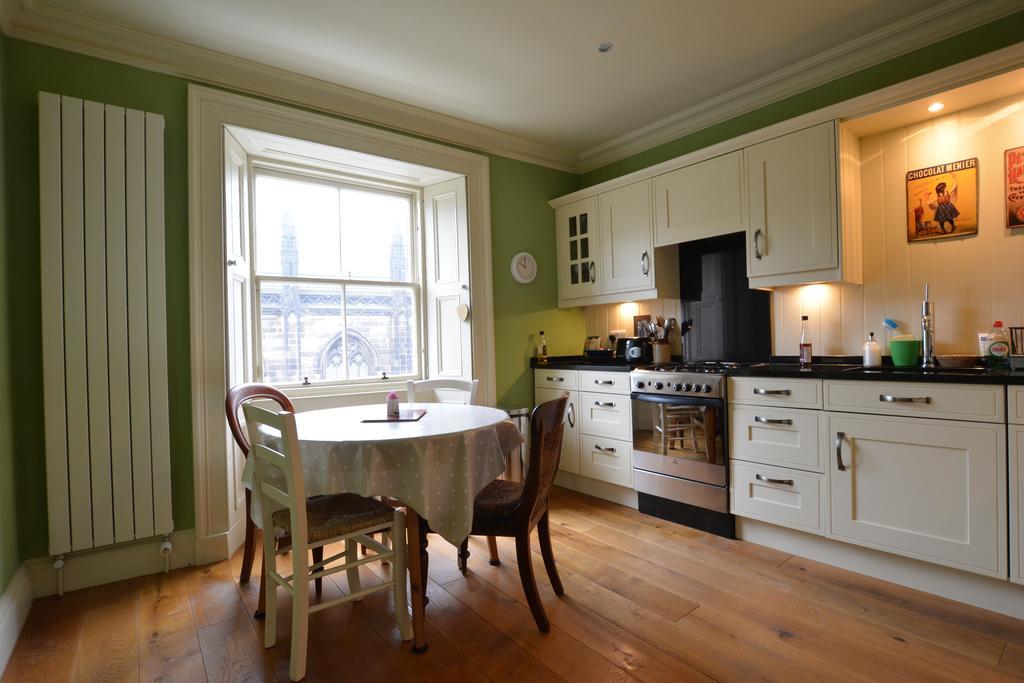 Royal Mile Elegance - Space & Luxury Apartment Единбург Екстериор снимка